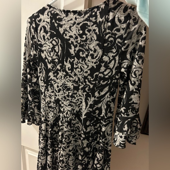 Chris McLaughlin size 6 black white ruffle dress euc fully lined stretchy - Picture 5 of 11